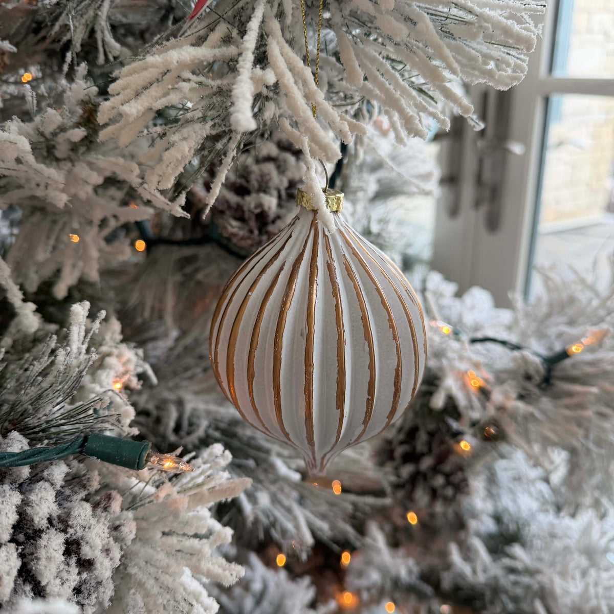 White and gold rustic lattice glass Christmas ornament, 5-inch vintage finial decoration for holiday décor.